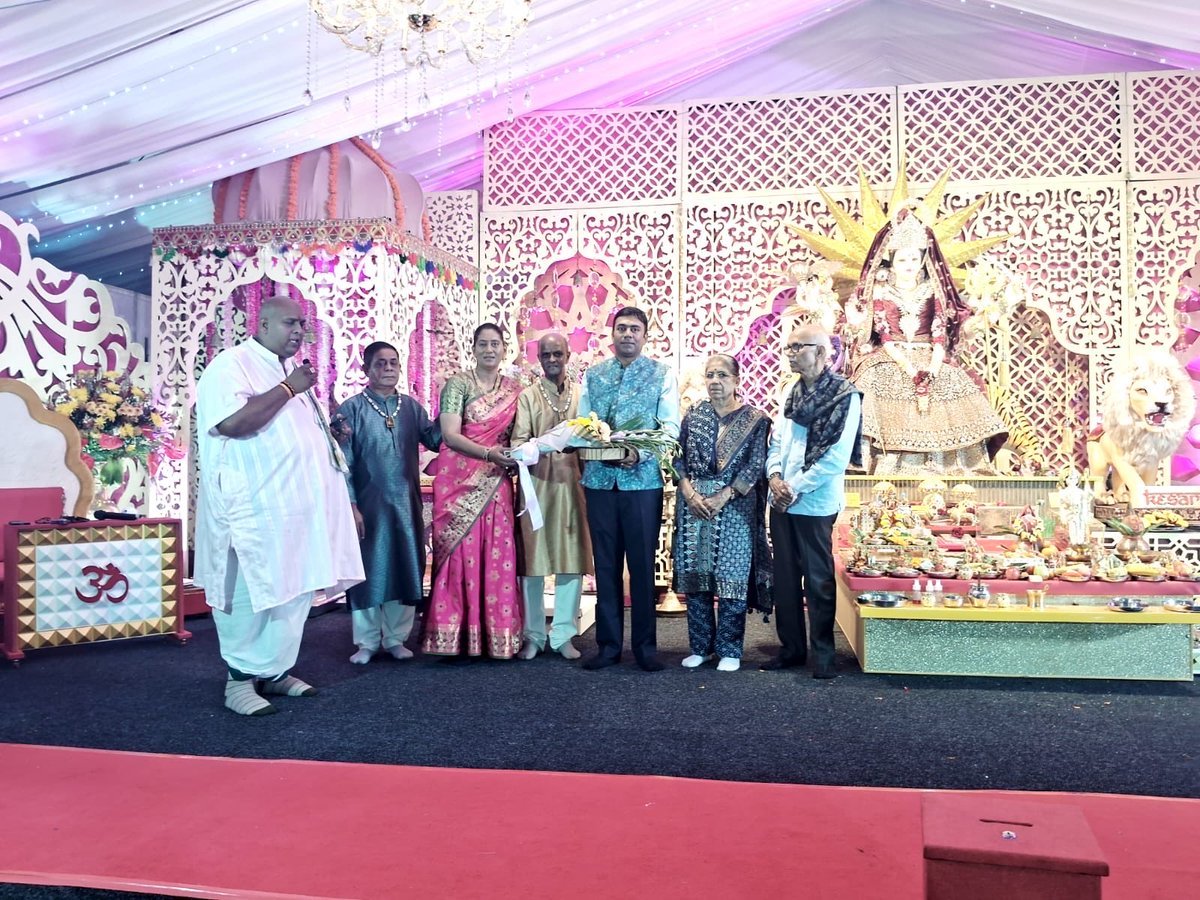 Consul General Shri Niteen Subhash Yeola  joined the Indian diaspora for the vibrant Navratri celebrations organised by the Phoenix Navratri Committee, celebrating shared cultural heritage, devotion and traditions 03 .